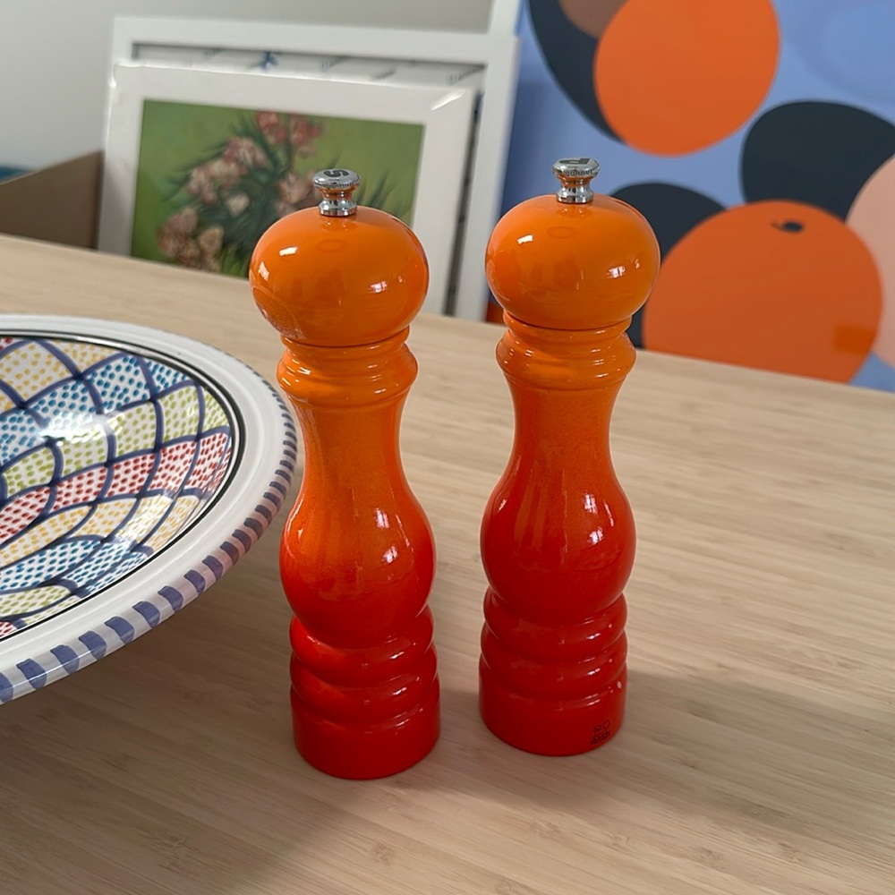 Le Creuset Wood Salt & Pepper Grinder Set - Wood & Stainless Steel in Flame